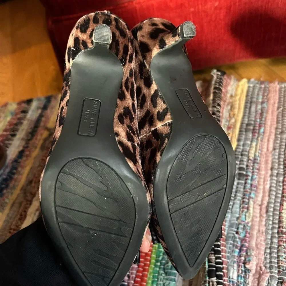 Anne Klein Animal Print Heels with Black Accent Size 6.5 - Picture 12 of 12